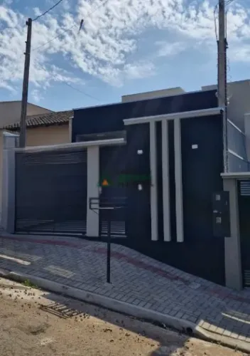 CASA COM 2 QUARTOS SENDO UMA SUÍTE A VENDA EM CAMBÉ.