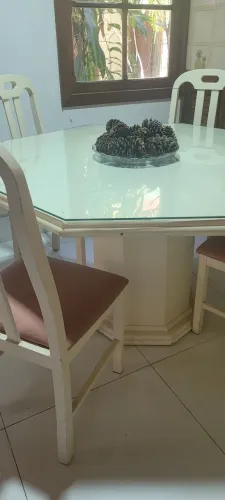 Mesa octogonal com 4 cadeiras