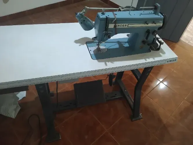 Máquina De Costura Industrial Singer Modelo 20U