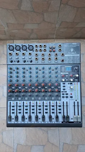 Mesa de Som Behringer
