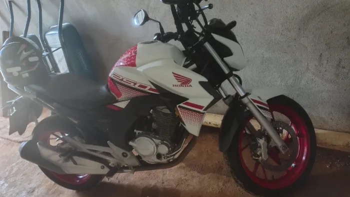 Vendo moto conservada de mulher