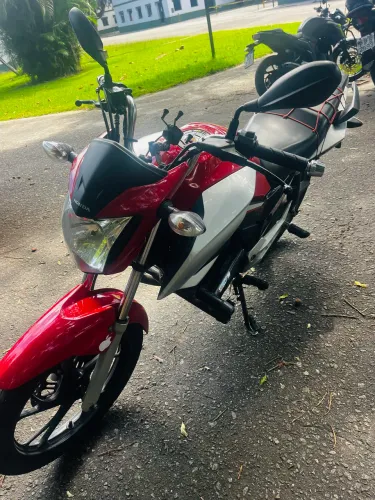 Vendo CG titan 2023