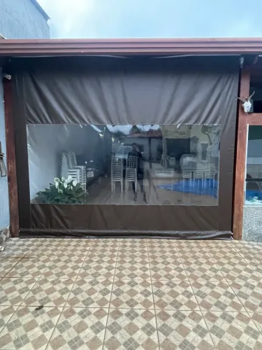 Toldo cortina com visor 