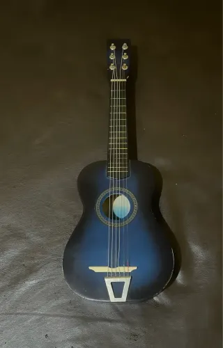 Violão infantil - Madeira - Semi azul cor azul.