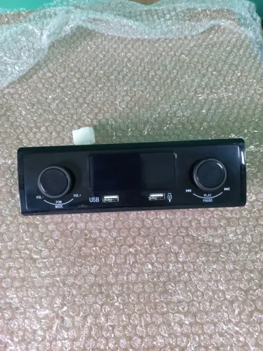 Rádio AM e FM  / USB novo $100