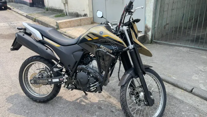 Moto lander 2024 estado de nova e revisões em dia