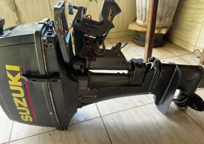 Motor de Popa 15HP Suzuki 97