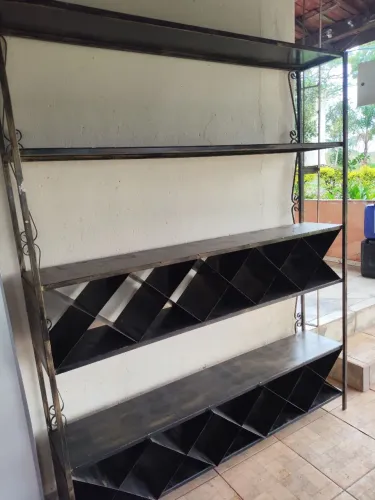 Prateleira tipo adega de ferro 2 metros por 2 de altura