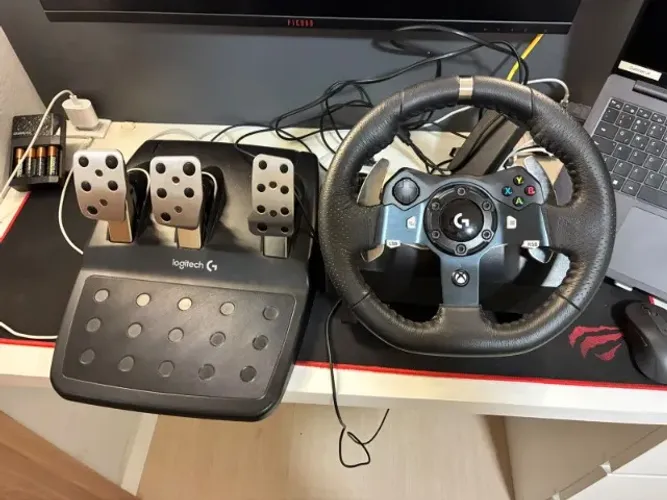 Logitech G920 Volante + Pedais