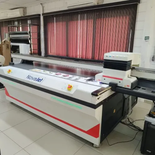 Impressora Uv Flatbed Akad Novajet 250×120cm Cmyk + Branco (Usado)
