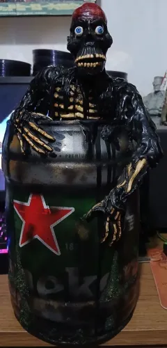 Tarman - A volta dos mortos-vivos em barril de 5 litros da Heineken