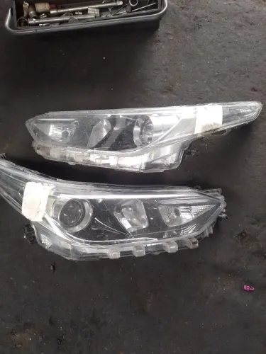 Par de faróis Toyota yaris