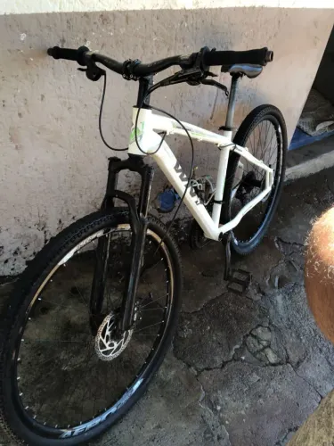Bike 29 freios a óleo pra ir hoje