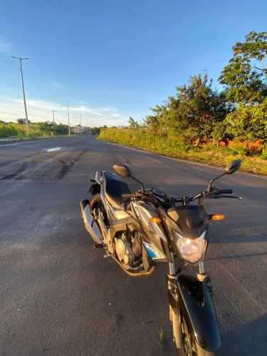 Vendo CB Twister 2019 muito nova baixo km
