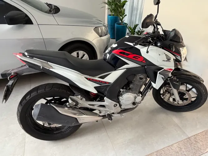 Vendo CB Twister 250 2018/2019 Baixo Km com Manual e chave reserva