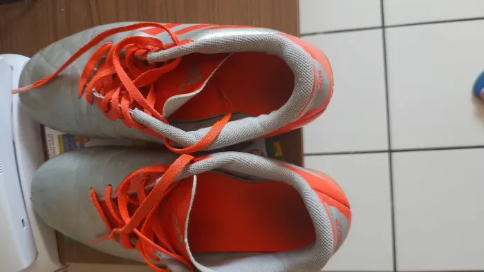 Vendo Chuteira Adidas, tamanho 38/39!!