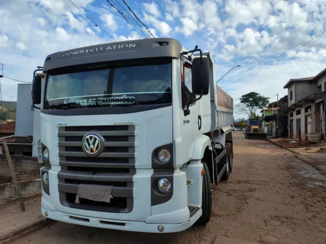 Caminhão caçamba