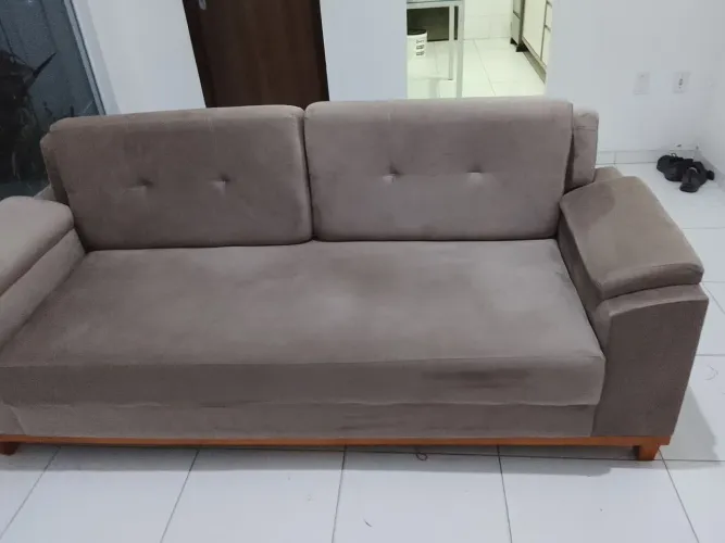 Sofá veludo kaki de 3 lugar