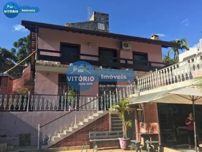 Casa á venda no Centro de São Roque !