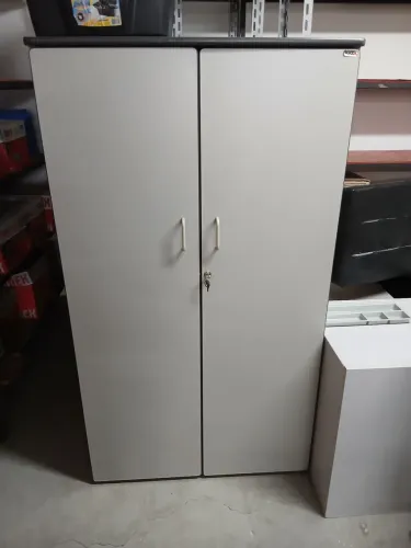 Armário alto 2 portas com chave