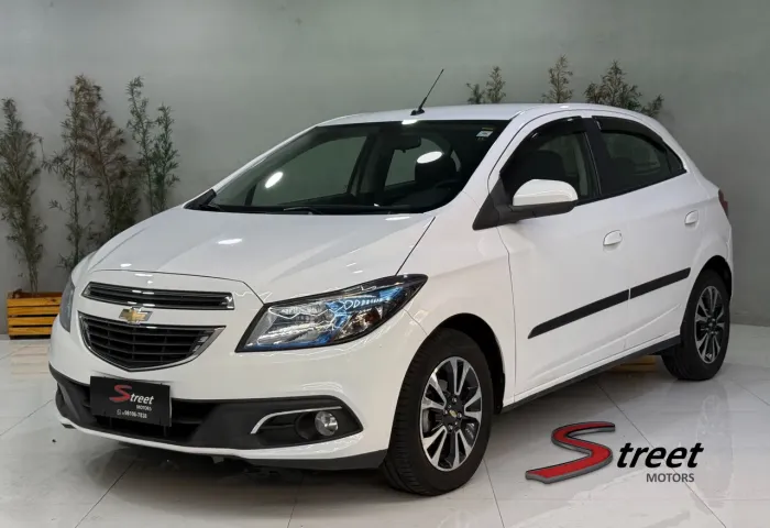 Chevrolet Onix Hatch LTZ 1.4 8V Flex Power Aut. 4P 2016