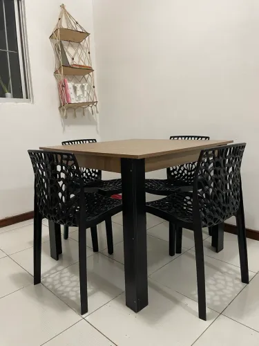 Mesa e 4 cadeiras