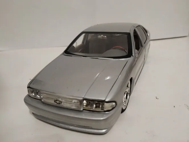 Miniatura Impala SS 1996 jada toys 1/24 antiga rara 