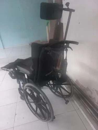 Vendo Cadeira de rodas.