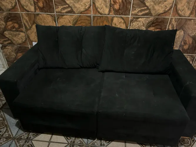 Vende-se mesa com 6 cadeiras e 1 sofá com 2 lugares