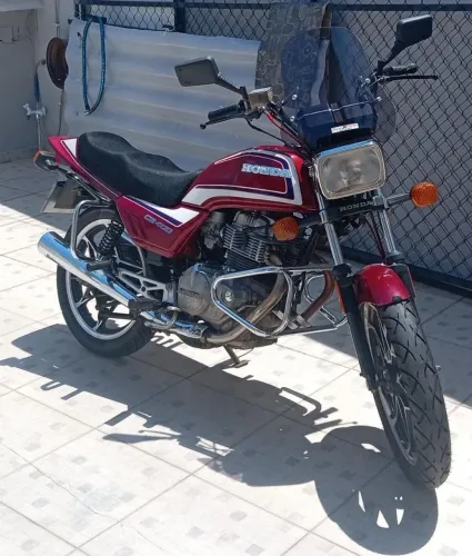 Honda CB400 1984 raridade, estudo troca, ac cartão de credito a combinar.