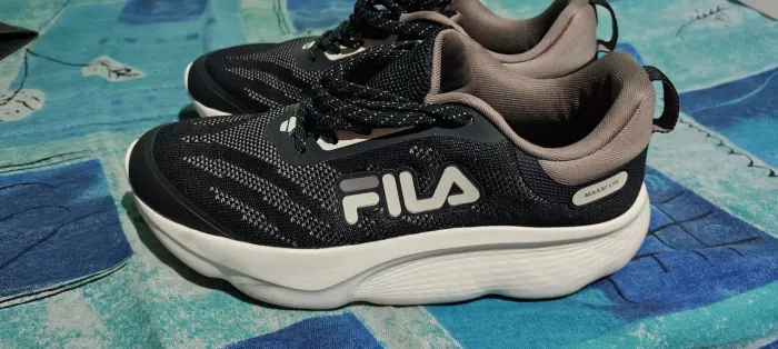 Vendo tênis fila usada só uma vez tamanho 39 motivo da venda ficou apertado pra mim