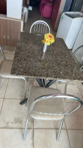 Mesa de mármore nova.