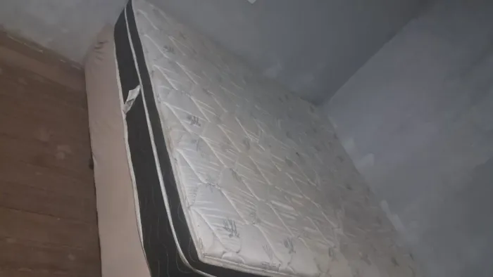 Vende-se cama em ótimo estado de conservação
