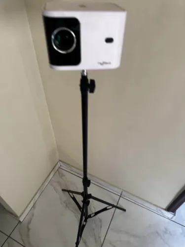 Projetor com suporte