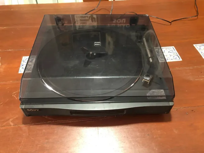 Toca discos Sony. PS-LX49BR