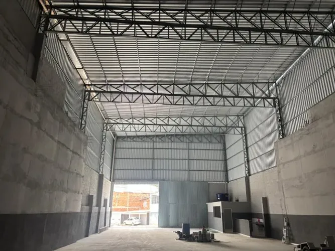 Alugo Galpão 460m², ótima oportunidade!
