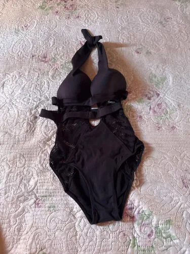 Body preto com detalhe de renda 