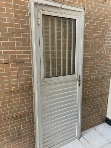 Porta de Alumínio Branco Com Grande E Vidro - super resistente !