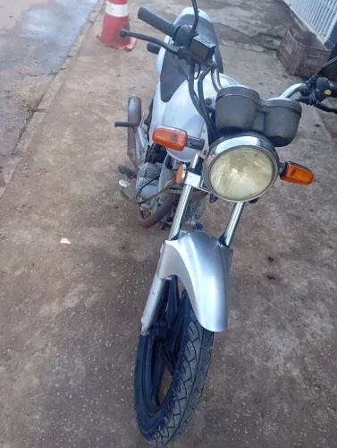 Vendo essa Suzuki bem conservada pó 3500