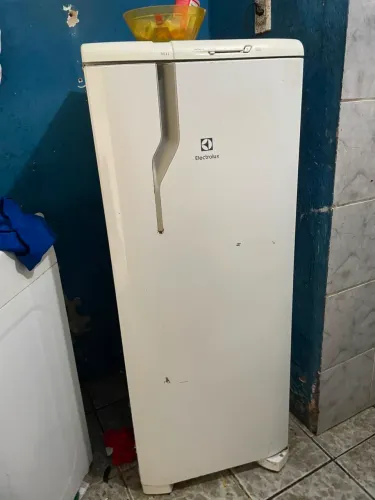 VENDE-SE GELADEIRA ELECTROLUX USADA