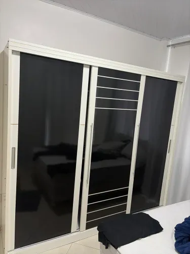 Guarda roupa casal 3 portas de correr