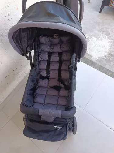 Carrinho de bebê para passeio