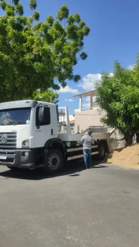 Caminhão Poliguindaste