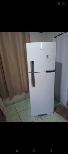 Geladeira Brastemp semi nova 375 litros funcionando perfeitamente aceitamos cartão.