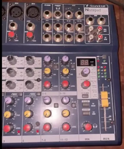 Mesa de som Soundcraft Notepad 124fx R$850,00