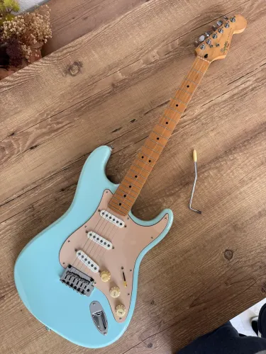 Squier Deluxe Stratocaster