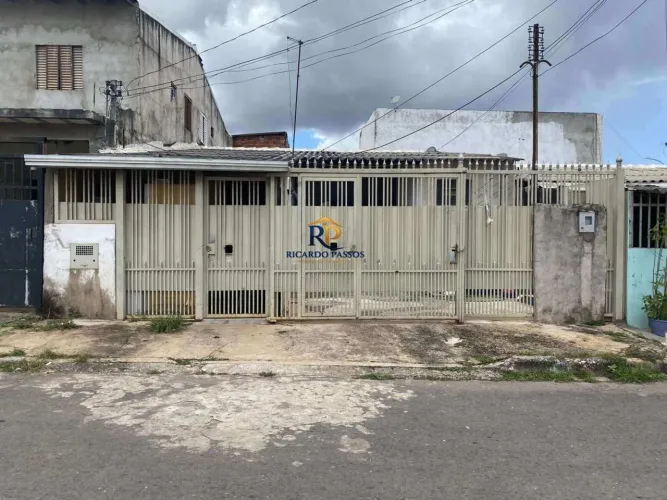 Casa 3 Quartos + Kit Lateral na Qd 32 Paranoá ao lado da Capela São José