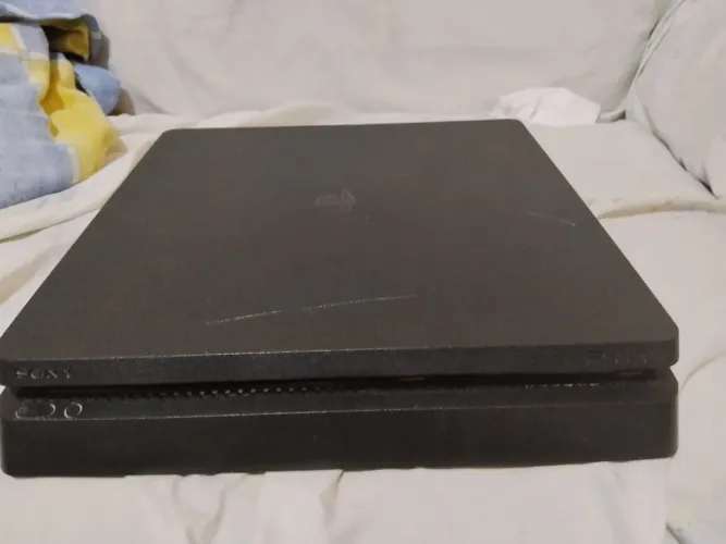 Playstation 4 slim