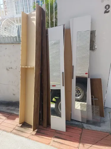 Descarte de guarda roupas 