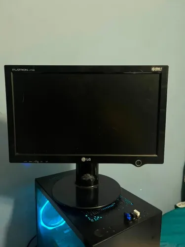 Monitor LG Funcionando Perfeitamente (Acompanham Cabos) - Ideal para Caixa ou